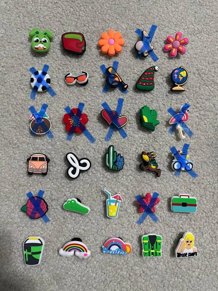 3 Free Jibbitz/Croc Charms - photo 2