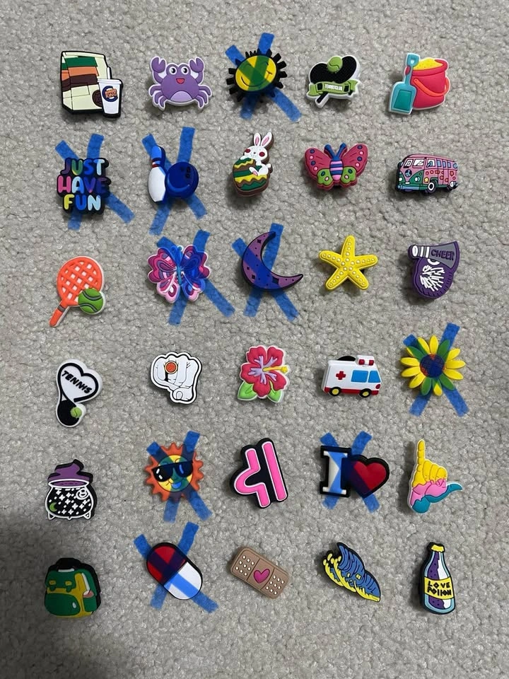 3 Free Jibbitz/Croc Charms - photo 4