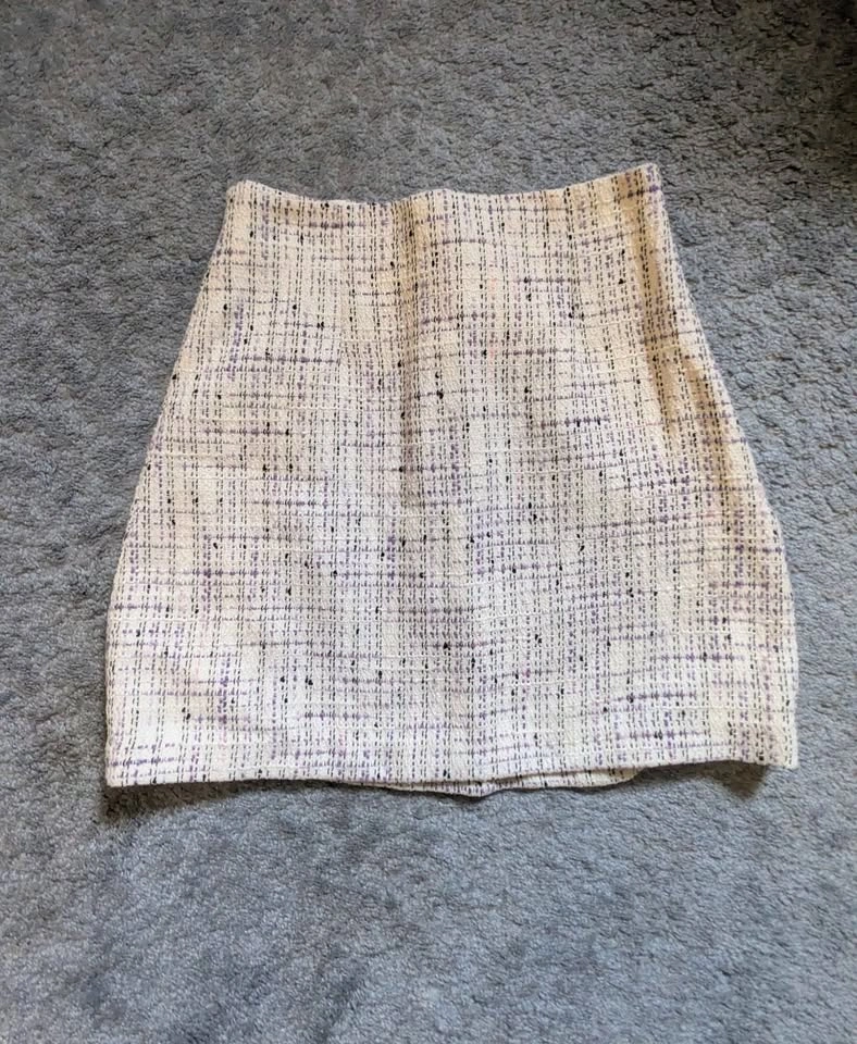 Babaton Aritzia Tweed Skirt, Size 8 - photo 2