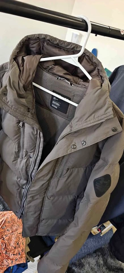 STEAL DEAL MOVE OUT SALE Men's Clothing Jackets Sweaters Medium