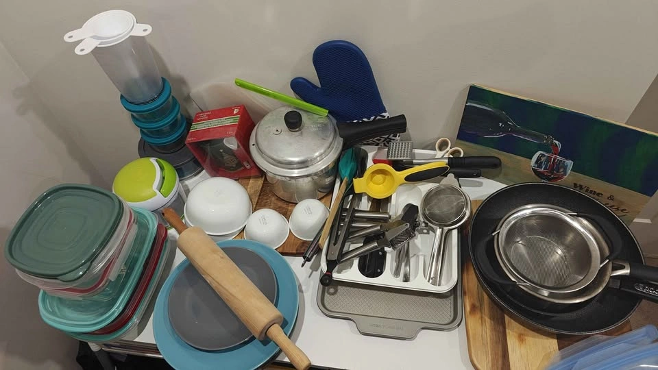 MOVEOUT SALE, KITCHEN STUFF UTENSILS - photo 2