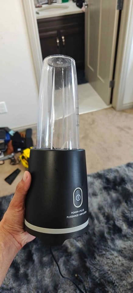 !! MOVE OUT FIRE SALE !! Ninja Air Fryer, Gym Gear, Furniture - photo 3