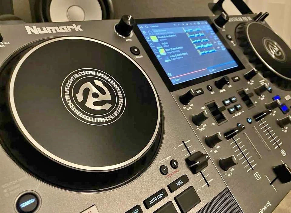 Numark Mixstream Pro Go DJ Controller