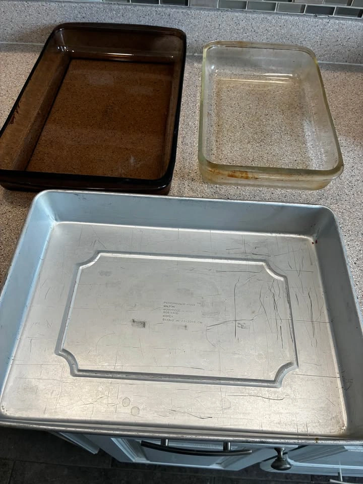 Baking Pans, Recipe Box, Paper Baking Cups - photo 2