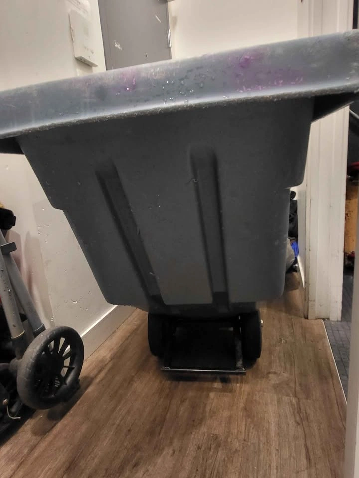 Uline Heavy Duty Tilt Truck - 1/2 Cubic Yard, Gray H-6714GR - photo 4