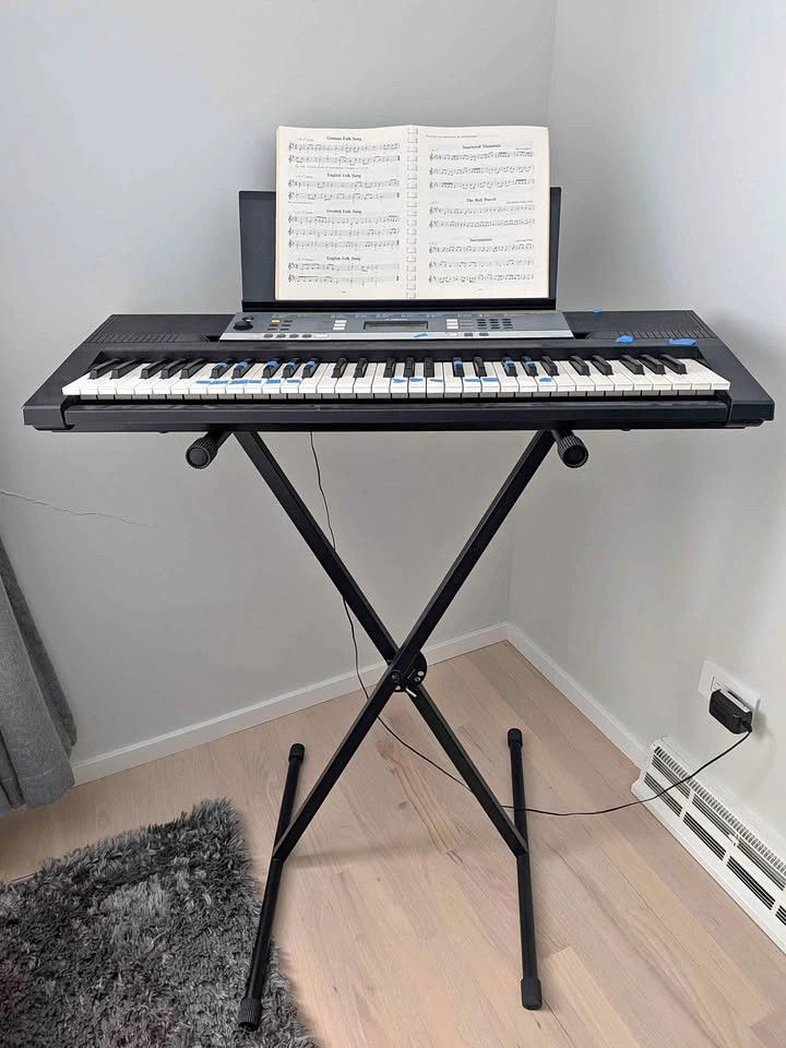 Yamaha YPT-240 61-Key Keyboard