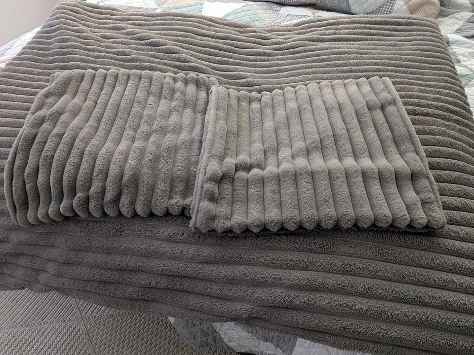 Frye Gray Faux Rabbit Fur 3 Piece King Comforter Set - photo 2