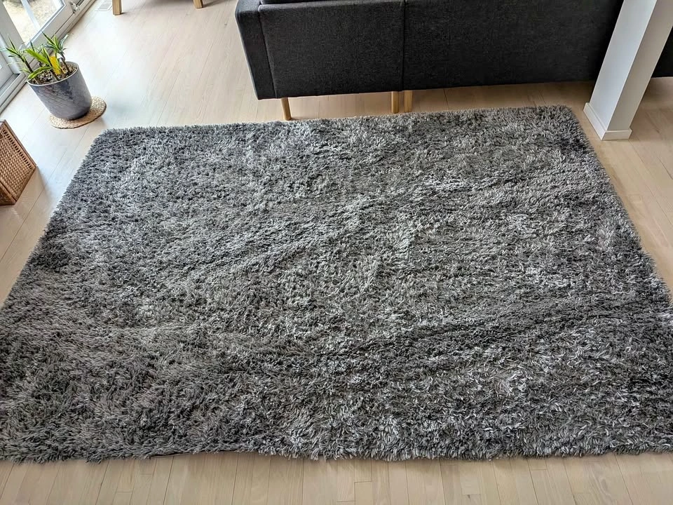 Metallic gray fluffy shaggy rug 6'7" x 9'3"