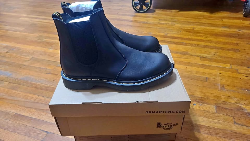 Dr. Martens Chelsea Boot 2976 Unisex Mens Sz 9