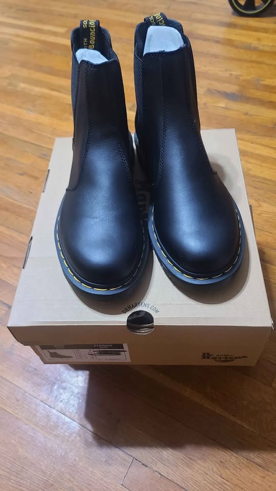 Dr. Martens Chelsea Boot 2976 Unisex Mens Sz 9 - photo 2