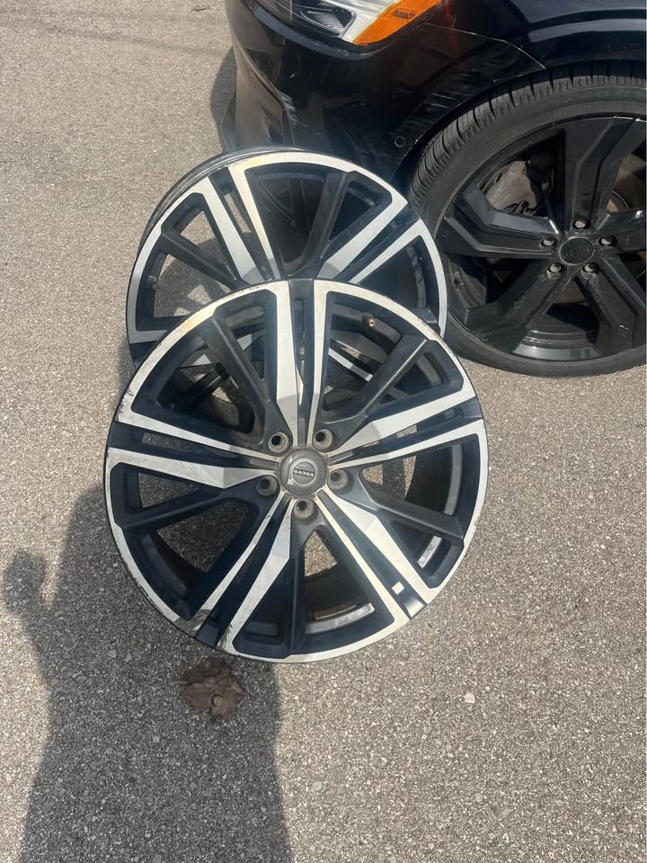 2 Volvo Rims Black & Silver - photo 2