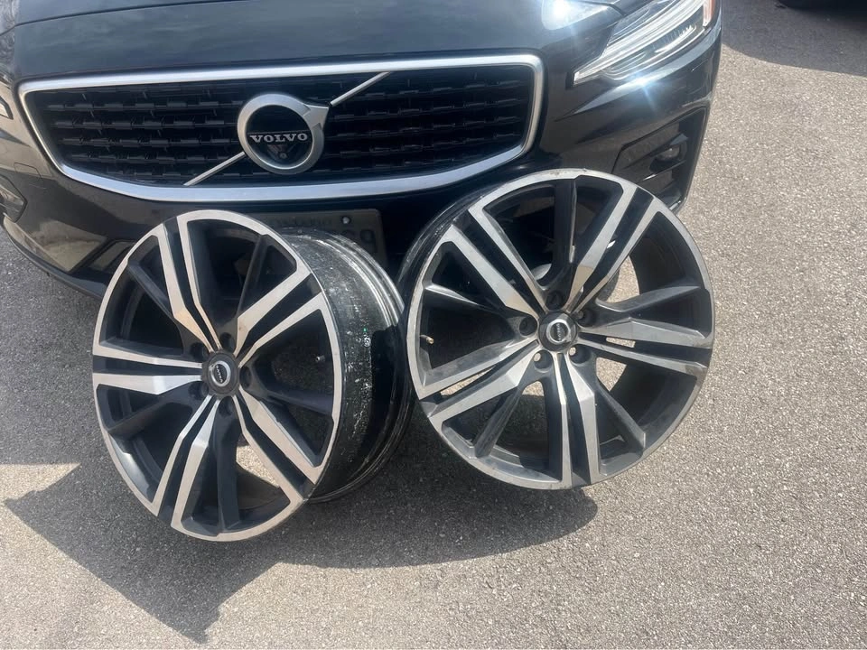 2 Volvo Rims Black & Silver - photo 3