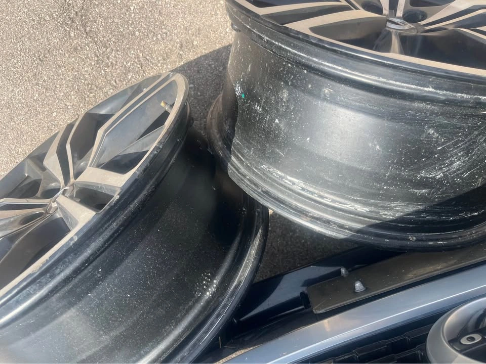 2 Volvo Rims Black & Silver - photo 4