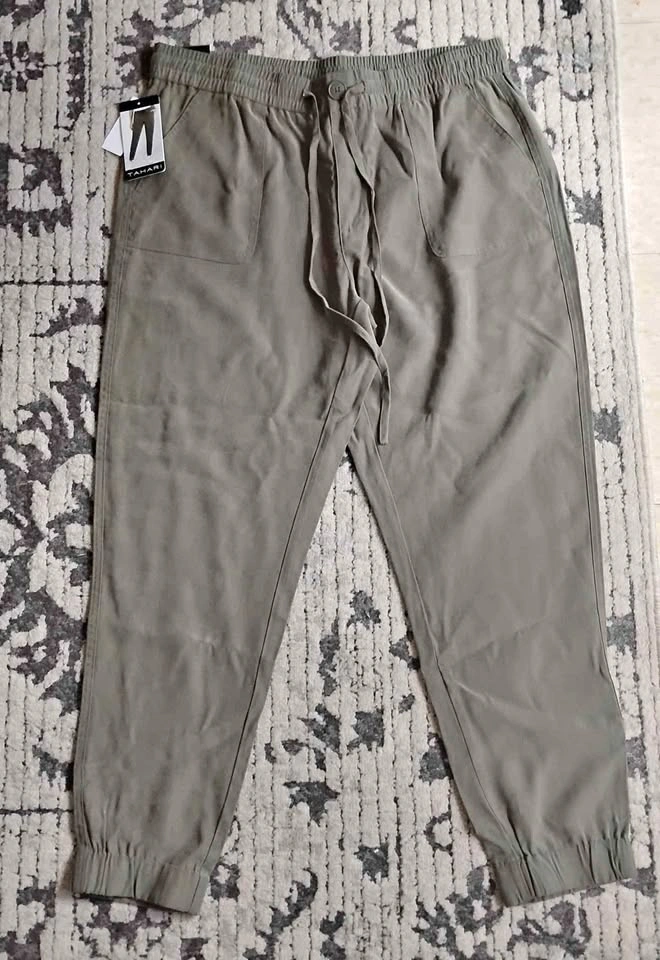 Ladies Green Tahari Pants NWT