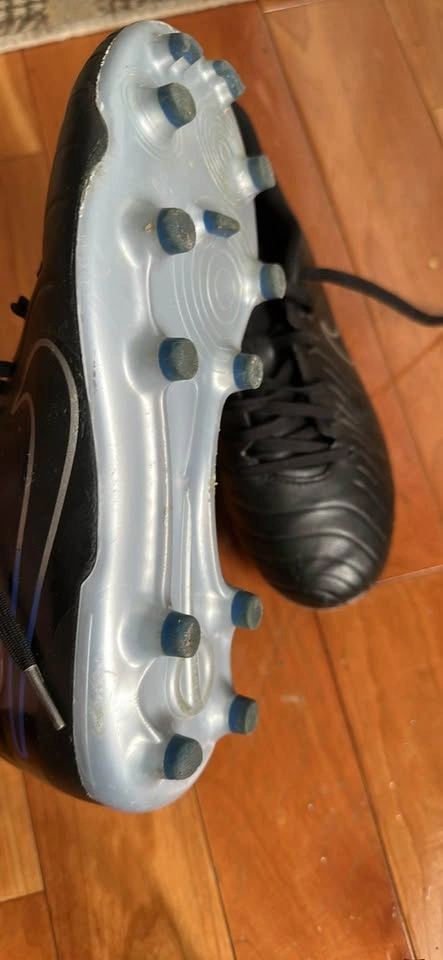 Nike Soccer Cleats - photo 3