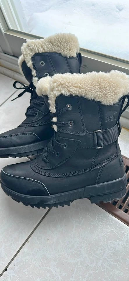 Sorrel Women Boots Size 8 - Sherpa lining