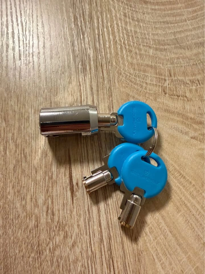 SecureMax Overlock Cylinder Lock w/ 3 Keys - photo 2