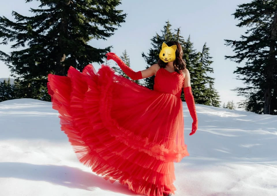 Red Gown with Detachable Train - photo 2