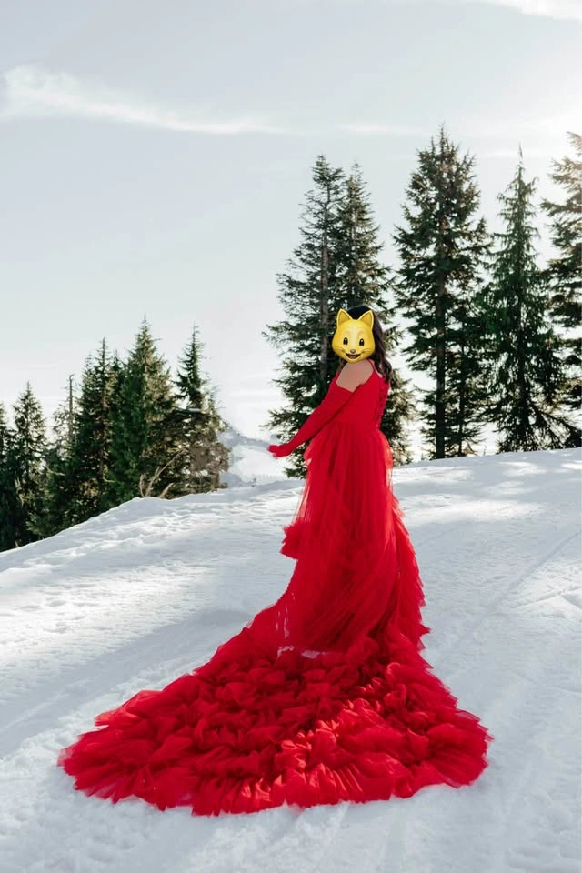 Red Gown with Detachable Train - photo 3