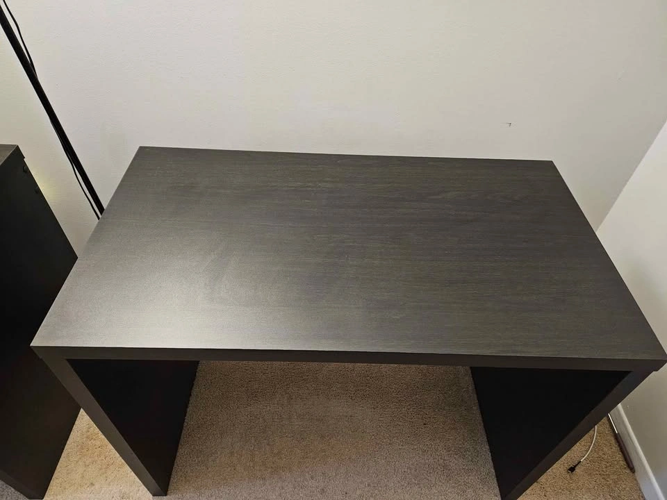 Table/Desk ($30) - photo 2