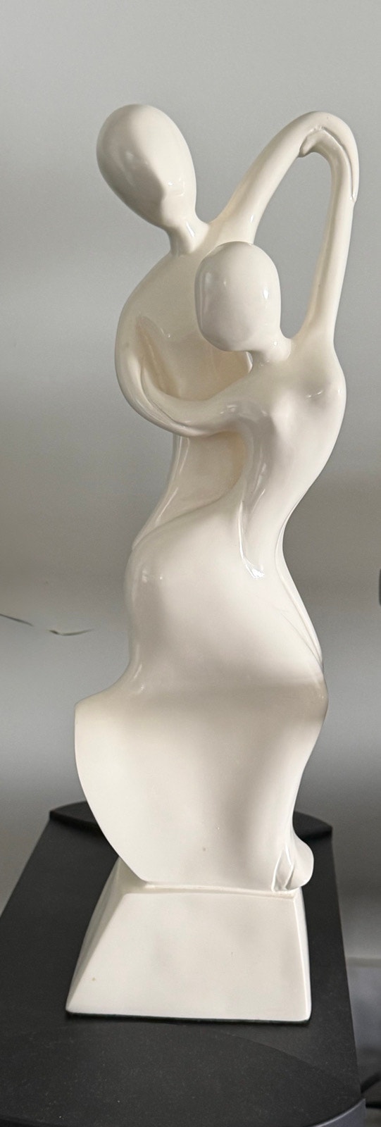 Sleek White Abstract Statue – Minimalist Home Decor - photo 2