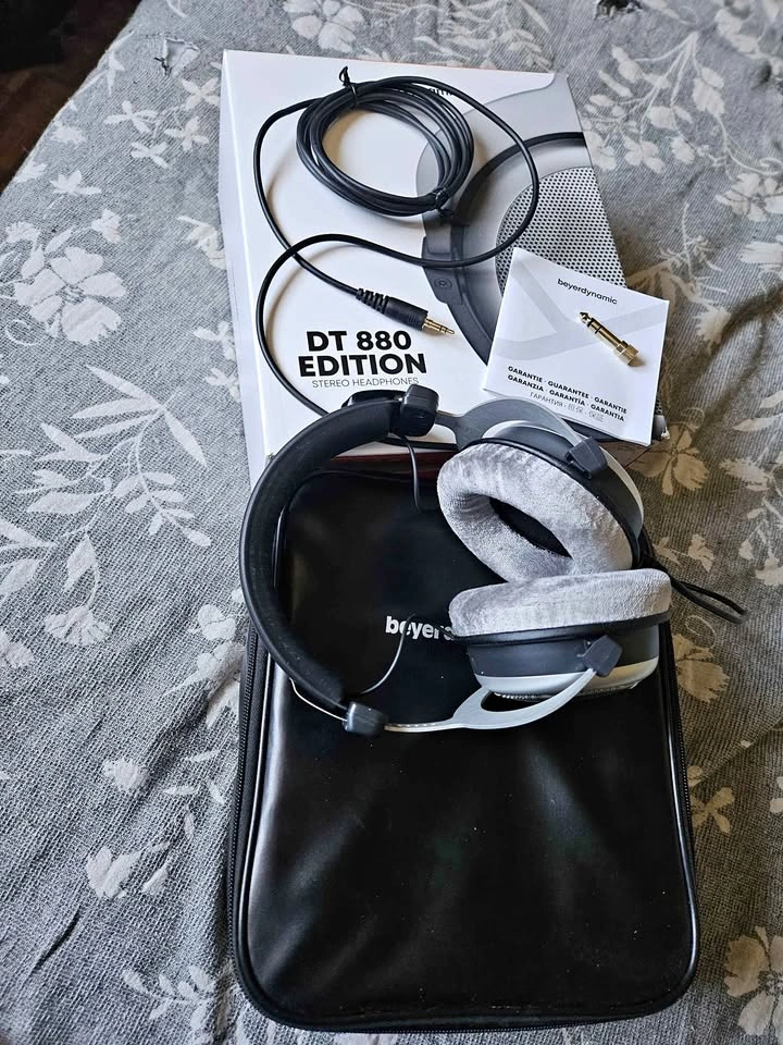Beyerdynamic DT 880 Edition Headphones