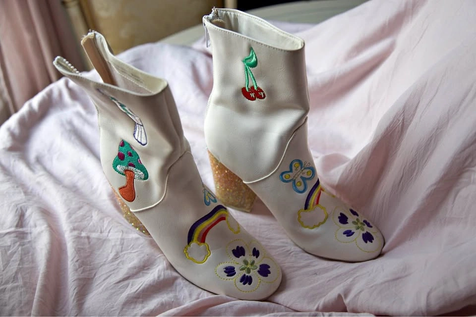 Gorgeous boots size 8