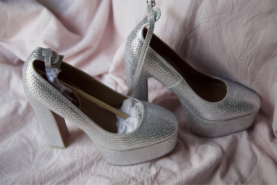 Rhinestone pumps size 8 - photo 2