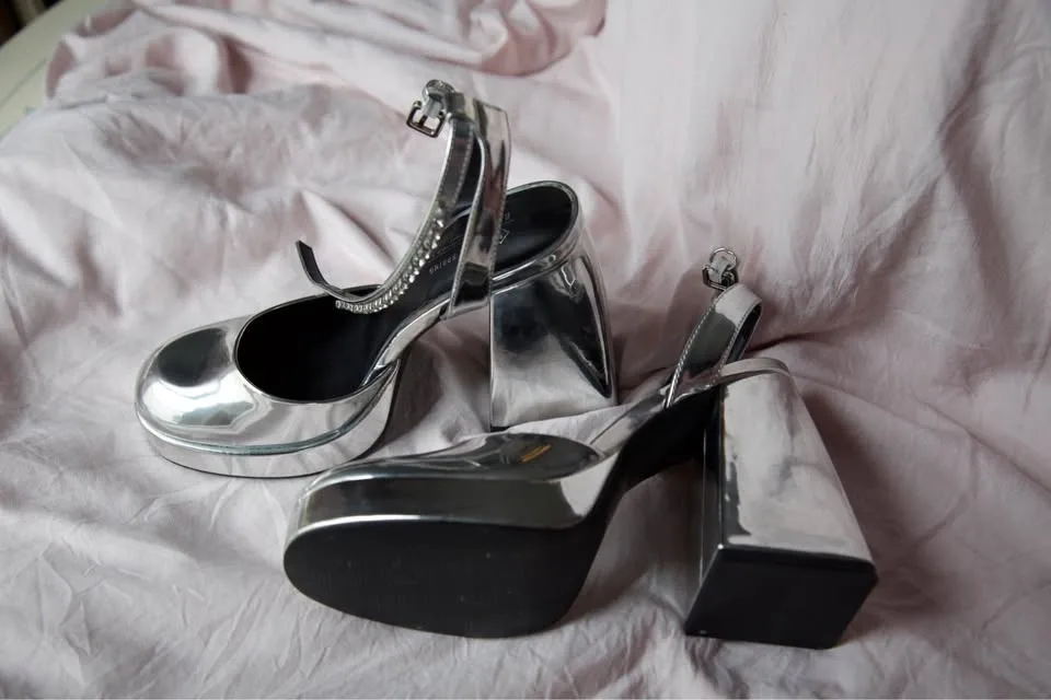 Silver Metallic Pumps Size 8 - photo 2