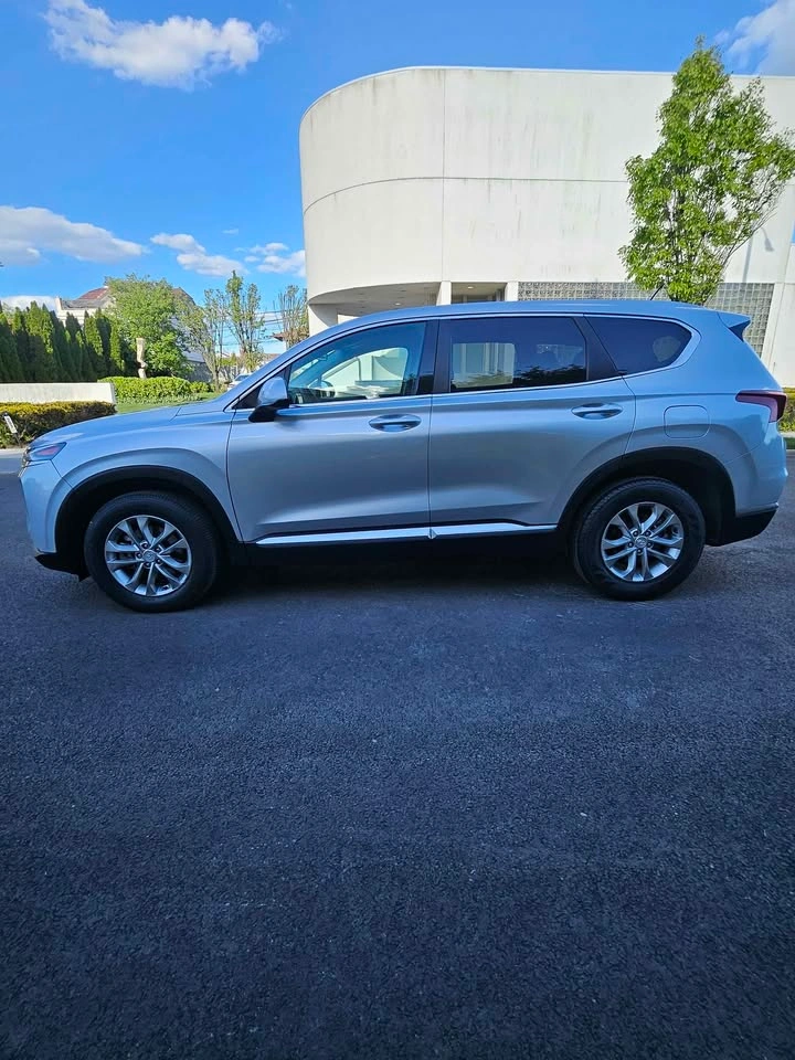 2019 Hyundai Santa Fe SE Sport Utility 4D - photo 2