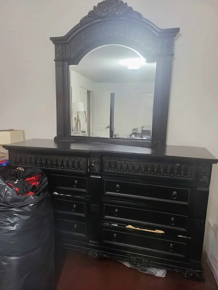 King size bed set image indicator(2)