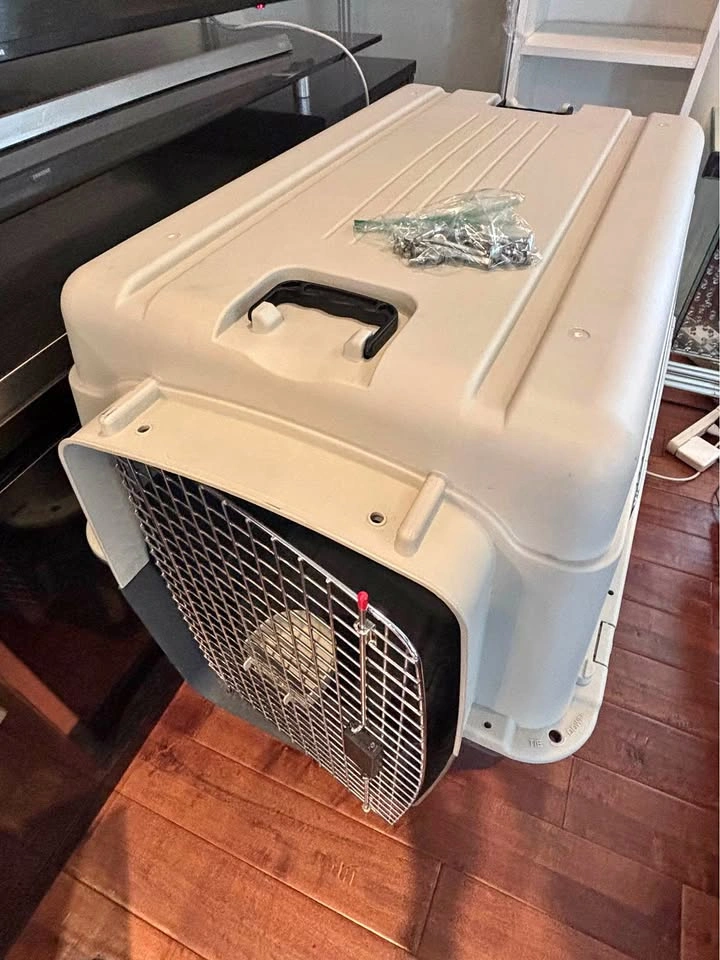 XXL Dog Plastic Kennel Travel Pet Carrier