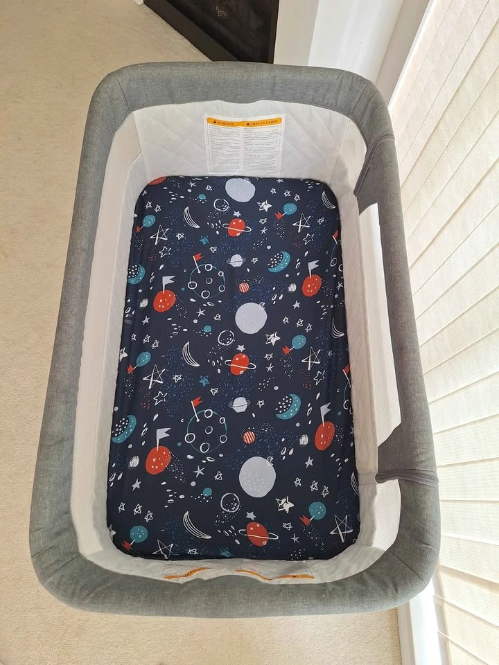 Baby bassinet, bedside crib + bed sheets - photo 3