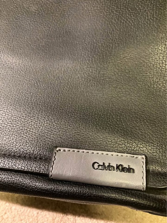 Calvin Klein Leather Messenger Bag - Day/Laptop Bag - photo 2