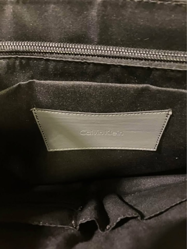 Calvin Klein Leather Messenger Bag - Day/Laptop Bag - photo 4