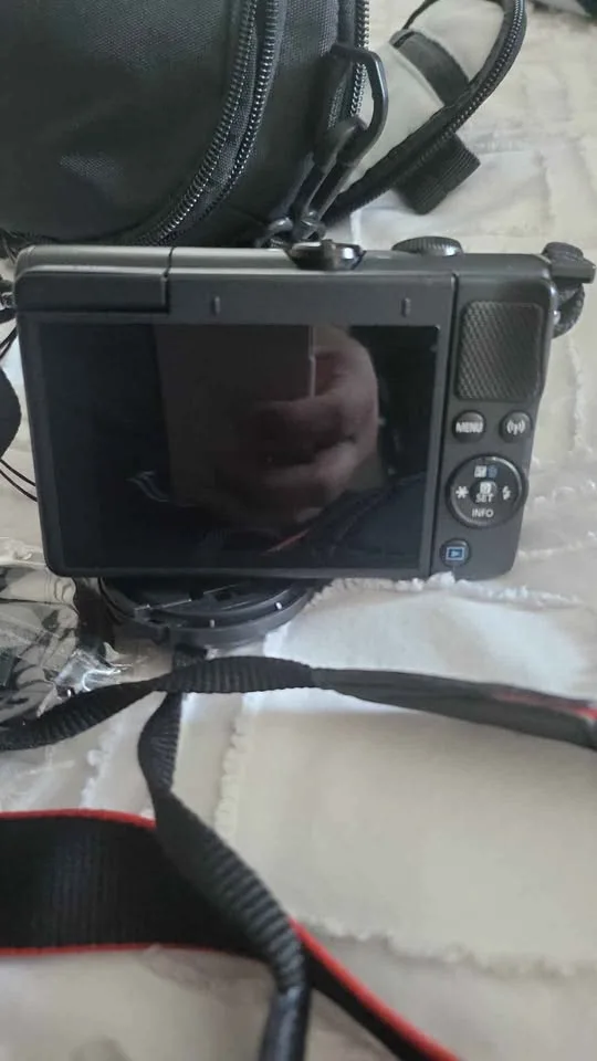 Camera EOS M100 image indicator(4)