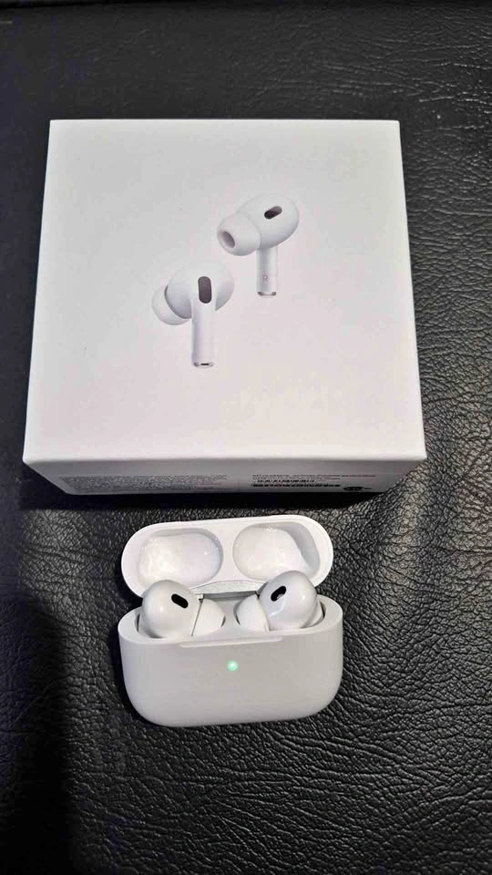 Apple AirPods Pro 2nd Gen - Excellent Condition