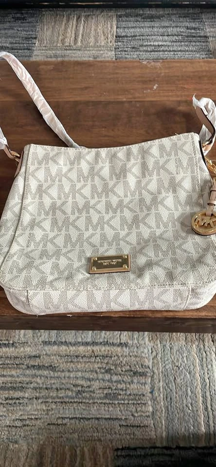 Michael Kors Jet Set Travel Messenger Bag