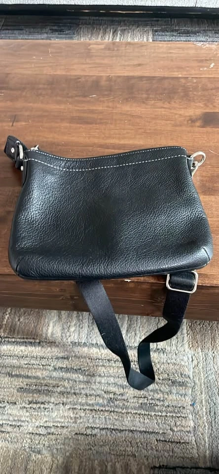 Black leather cross body bag - photo 3