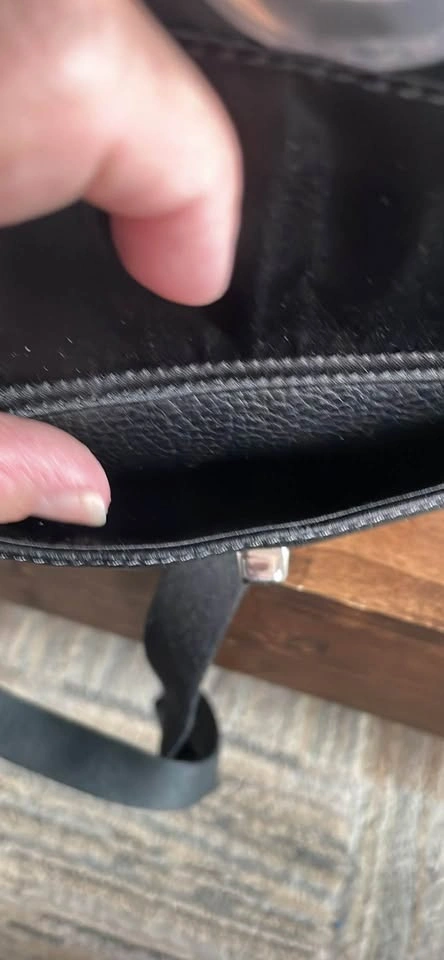 Black leather cross body bag - photo 4