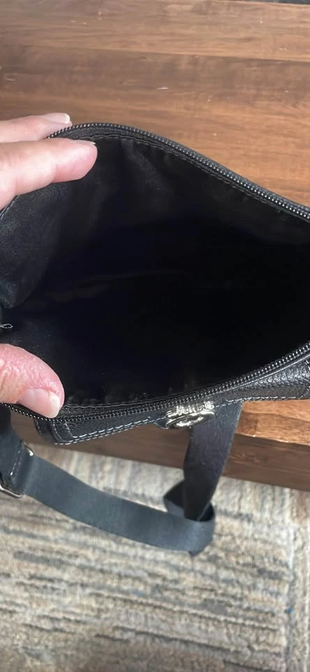 Black leather cross body bag - photo 5
