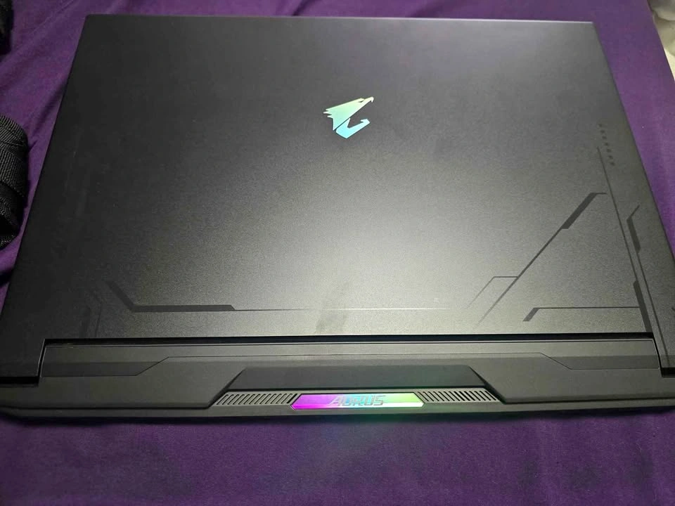 GIGABYTE AORUS 17X AXG-64US665SH Gaming Laptop