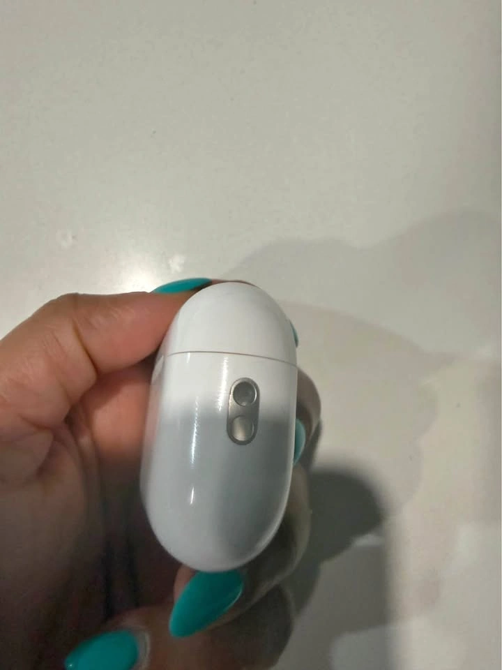 AirPods Pro (2nd Gen) Charging Case – Lightning + Silicone Case