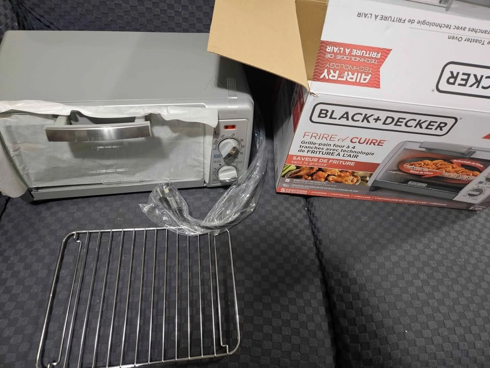 BLACK+DECKER 4-Slice Toaster Oven - photo 2