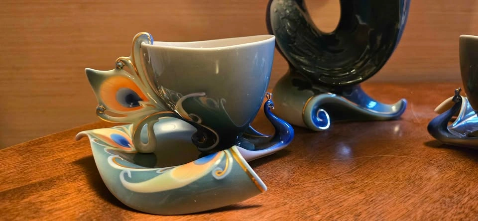 Franz Porcelain "Magnificent Peacock" Collection - photo 2