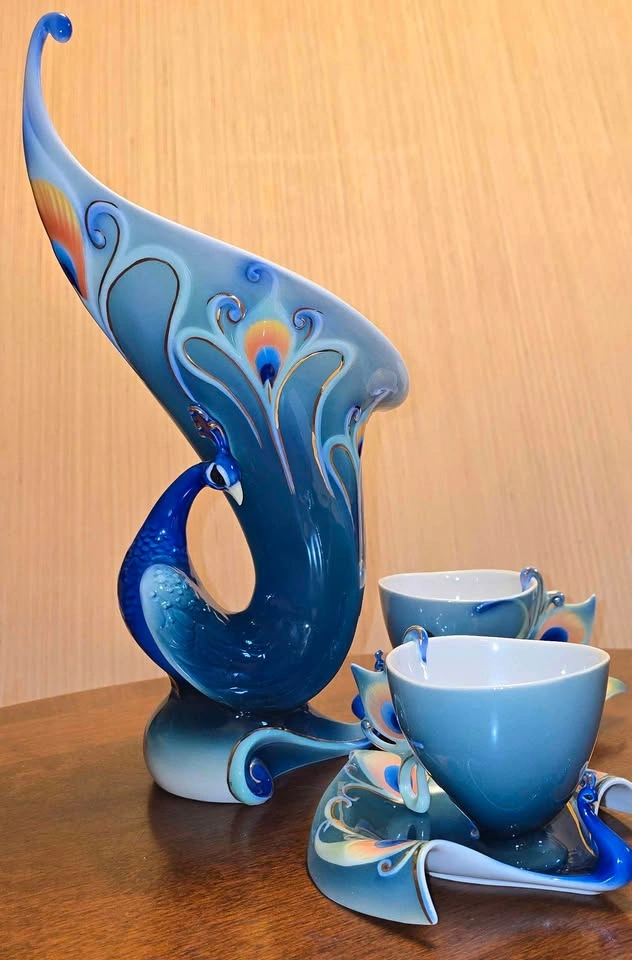 Franz Porcelain "Magnificent Peacock" Collection - photo 3