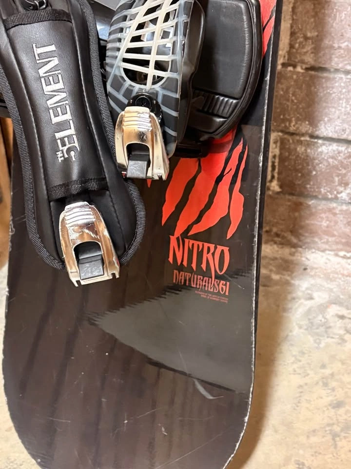 Nitro Naturals Snowboard 161 + Bindings - photo 3