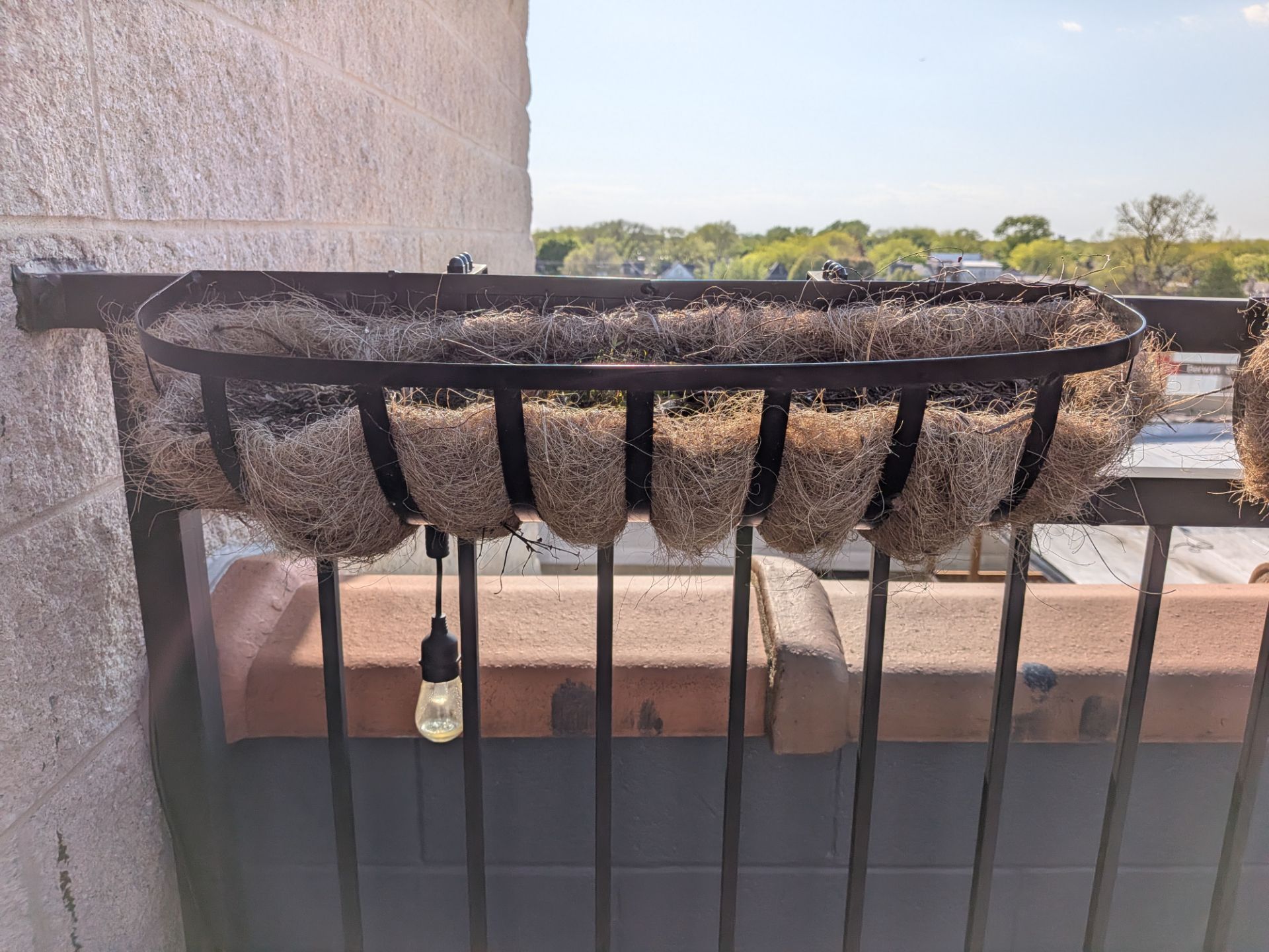 8 Railing Planters for Balcony or Window - photo 4