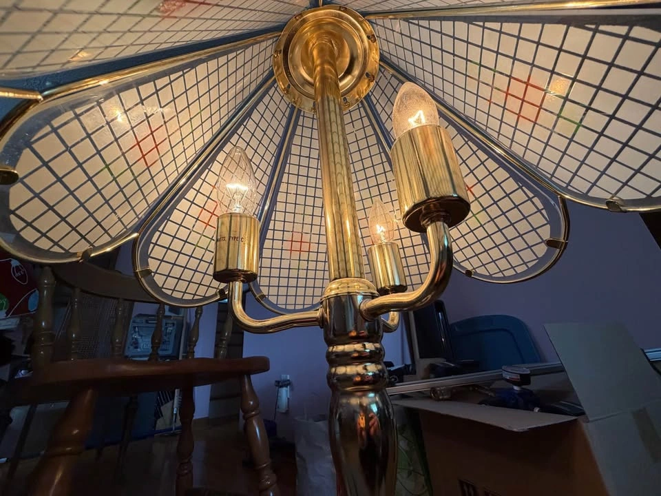 Vintage 1980’s Brass Floral Glass Table Lamp - photo 3
