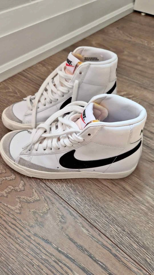 Nike women's shoes size 6.5